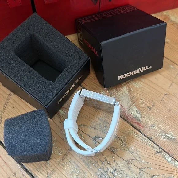 ROCKWELL men’s watch.  Like new.  White and silver - Picture 2 of 8